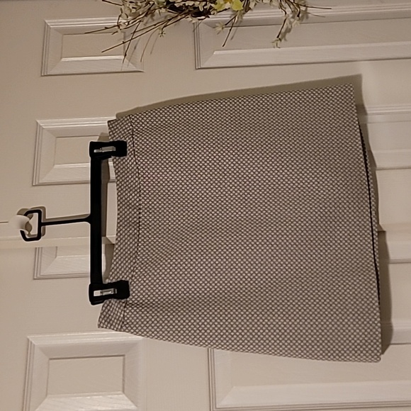 Chic Gray Patterned Mini Skirt - Picture 2 of 11